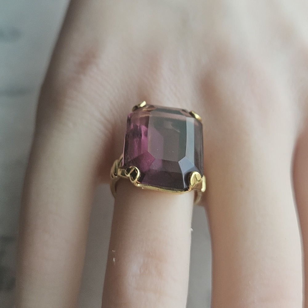 AVON Vintage 70"s Gold Tone Faux Amethyst Art Deco Chunky Cocktail Ring Sz 5.75 - Picture 3 of 7